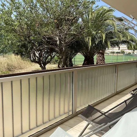 Rénové Avec Grande Terrasse Et Wifi à - Fr-1-553-230 *