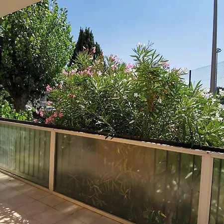 Rénové Avec Grande Terrasse Et Wifi à - Fr-1-553-230