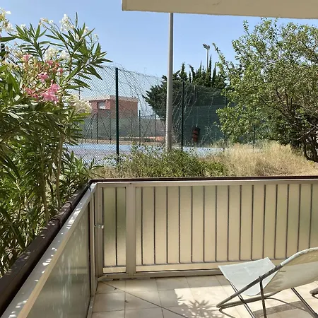 Rénové Avec Grande Terrasse Et Wifi à - Fr-1-553-230
